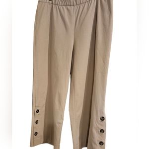 Isaac Mizrahi elastic waistband cropped khaki slacks. Size 18w